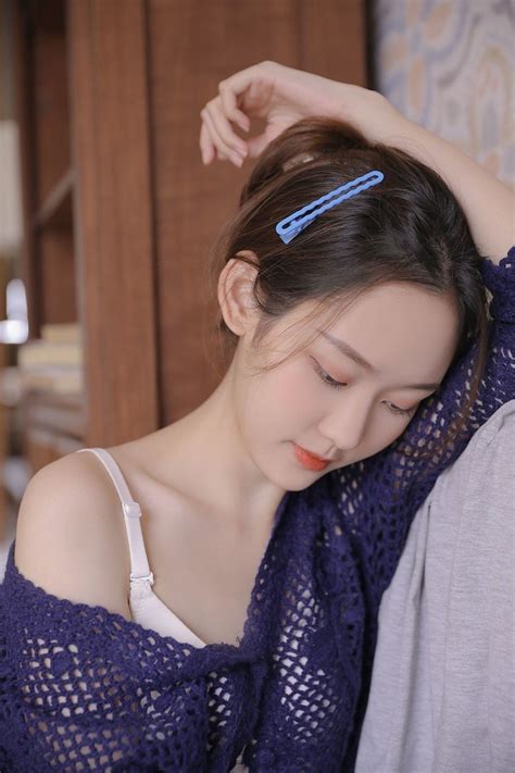 上楼梯每走一步顶一下客厅